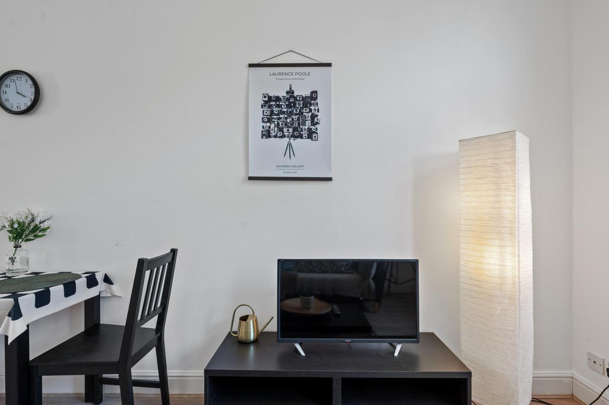 One-Bed Flat, Kensington, Bank Payment To The Host Within 24H From The Reservation Apartman London Kültér fotó